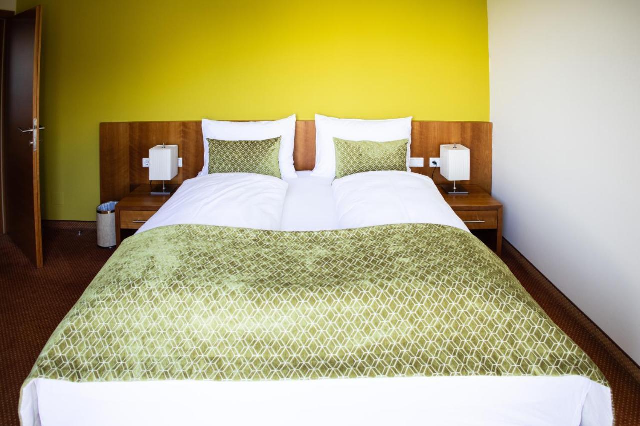 Seehotel Sued By S4Y Velden am Woerthersee Exterior photo