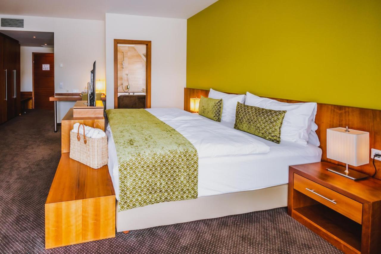 Seehotel Sued By S4Y Velden am Woerthersee Exterior photo