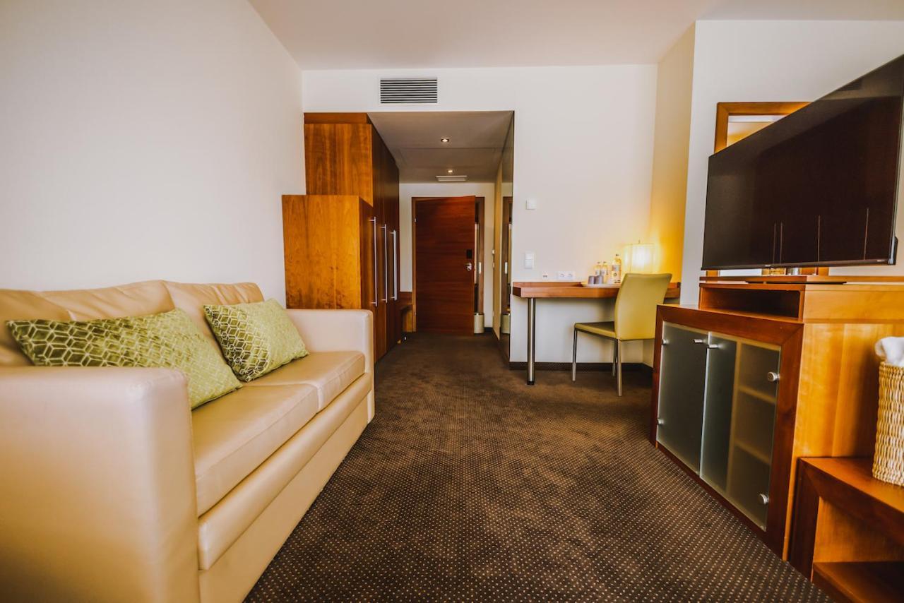 Seehotel Sued By S4Y Velden am Woerthersee Exterior photo