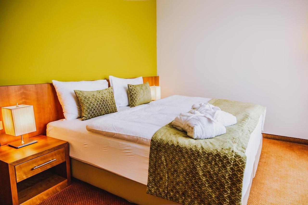 Seehotel Sued By S4Y Velden am Woerthersee Exterior photo