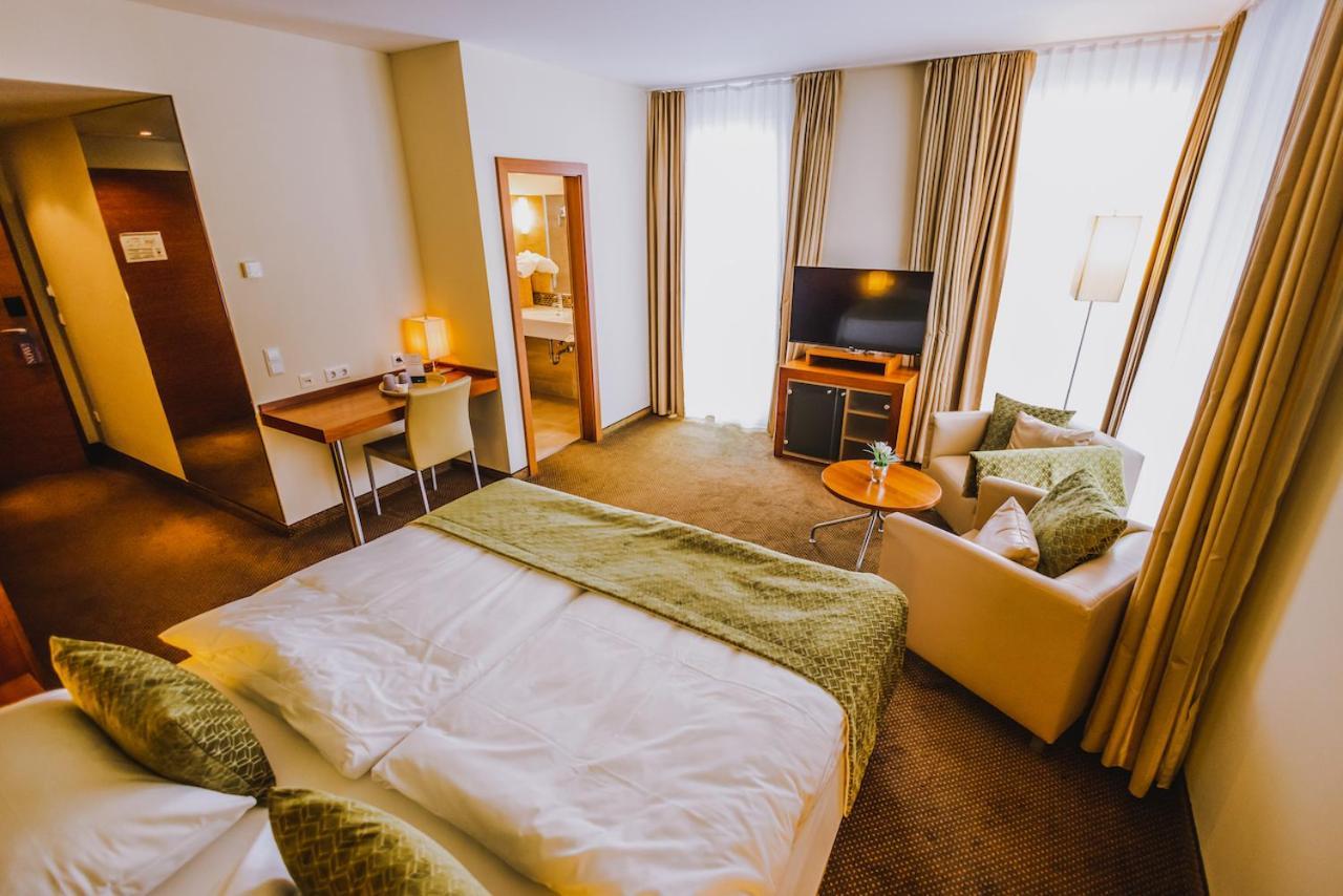 Seehotel Sued By S4Y Velden am Woerthersee Exterior photo