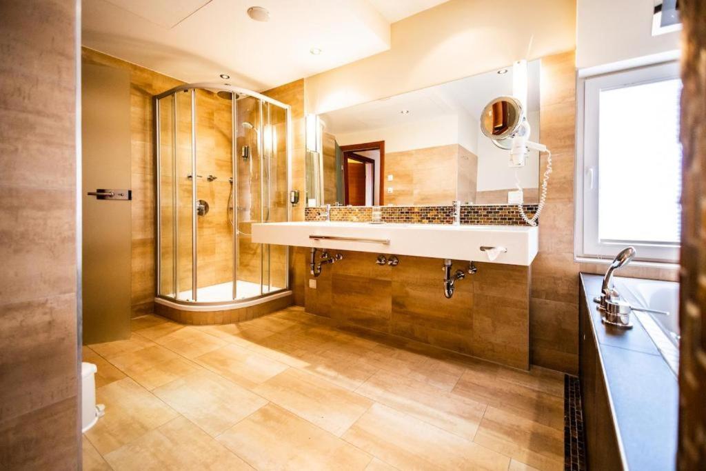 Seehotel Sued By S4Y Velden am Woerthersee Exterior photo